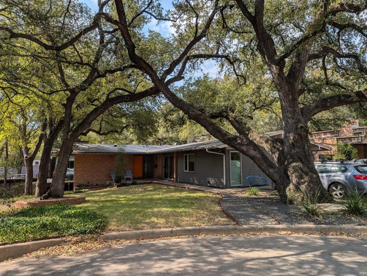 Your Oasis In Heart Of A-town