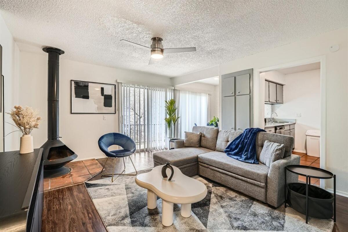 Your Modern King Getaway - Sleeps 4 - Pool, Prkg * Austin