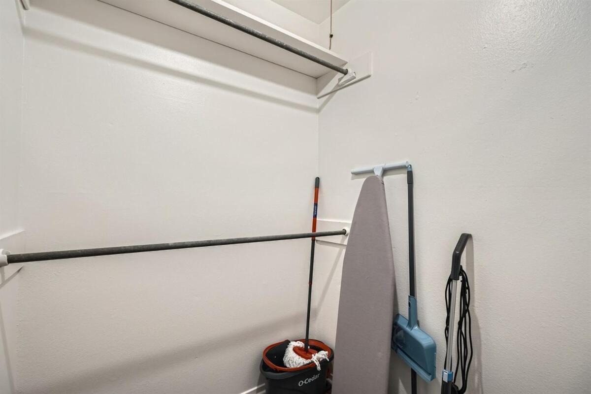 Your Modern King Getaway - Sleeps 4 - Pool, Prkg Austin