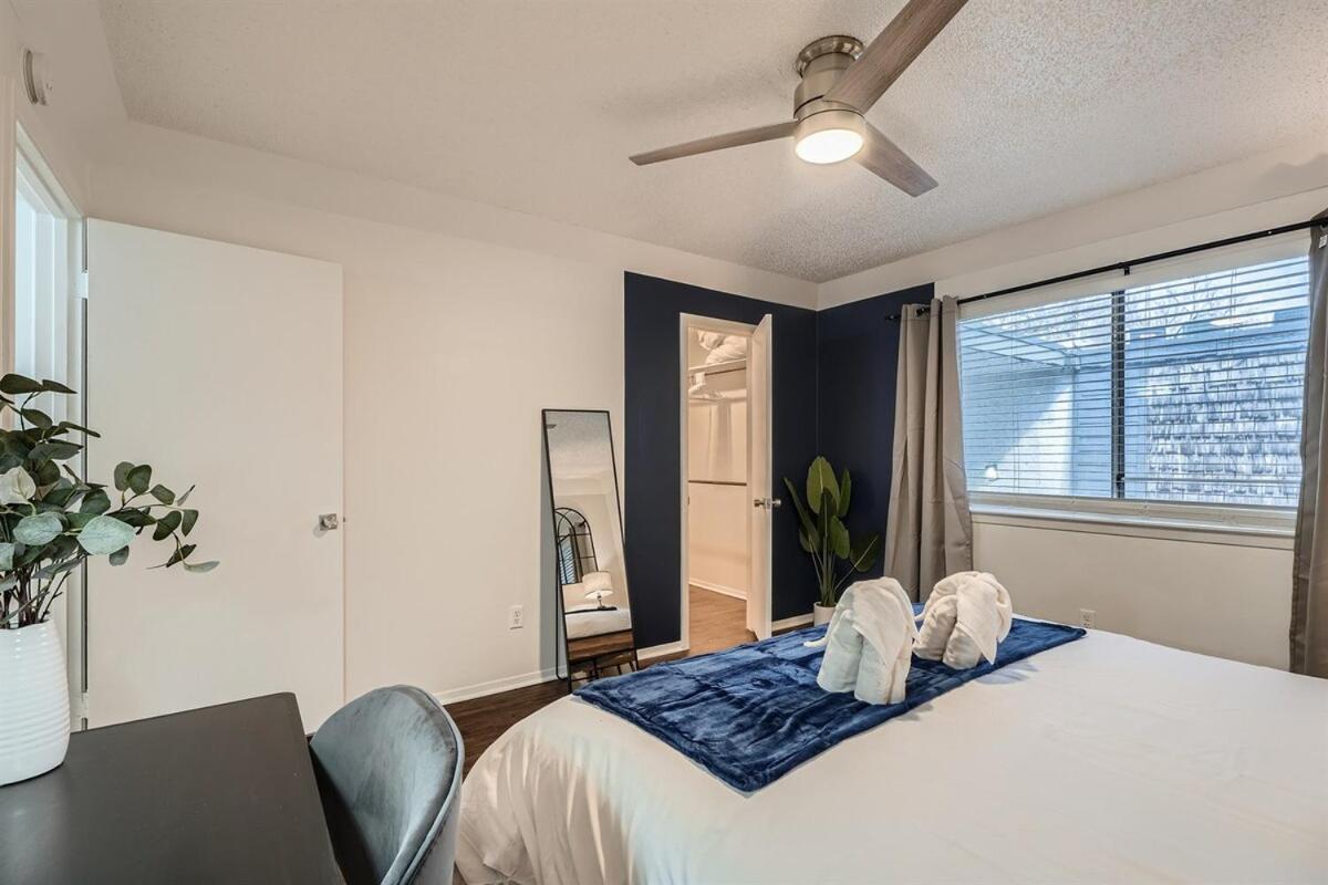 Your Modern King Getaway - Sleeps 4 - Pool, Prkg * Austin