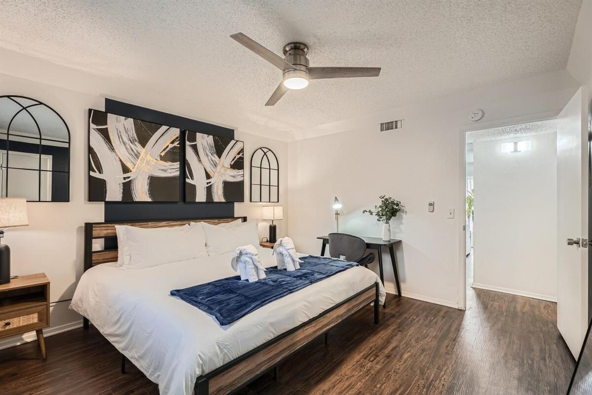 Your Modern King Getaway - Sleeps 4 - Pool, Prkg Austin