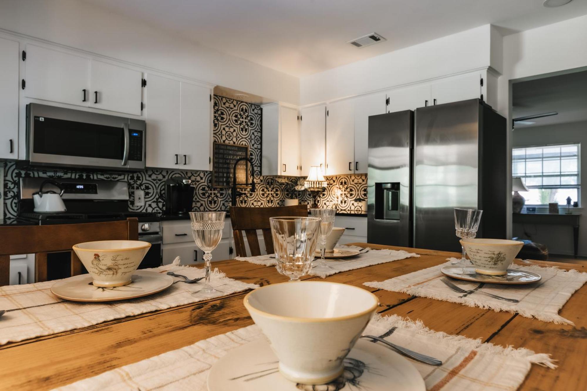 Garden Oasis With Cowboy Pool, & Movie Nights By Soco Holiday home