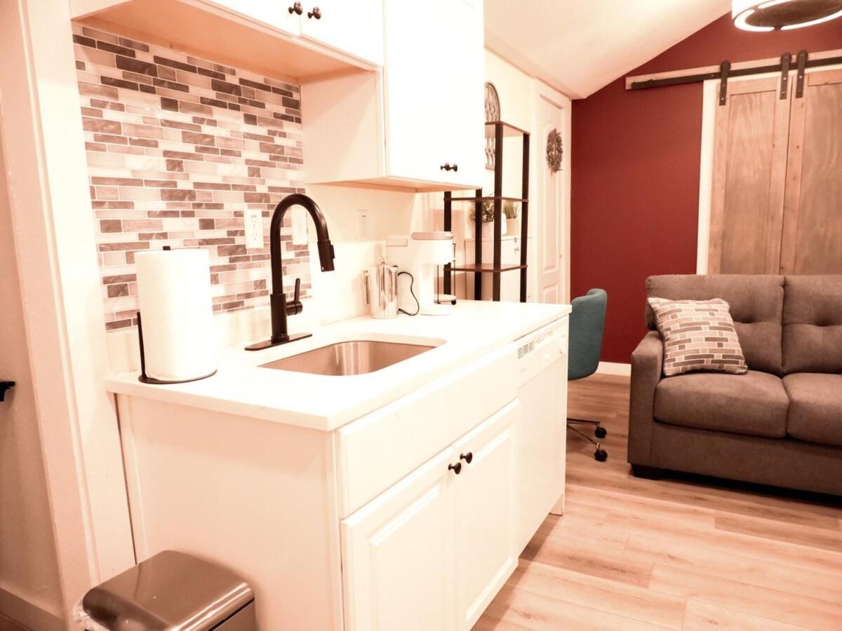 Holiday home House & Tiny With Peaceful Deck & Outdoor Spaces