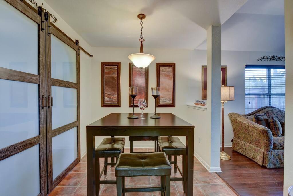 Holiday home Epic Backyard - Firepit - Smoker Grill - Bar Austin