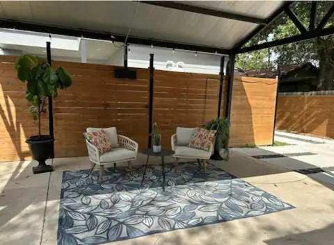 1br Retreat - Private Patio And Huge Soaking Tub Holiday home *