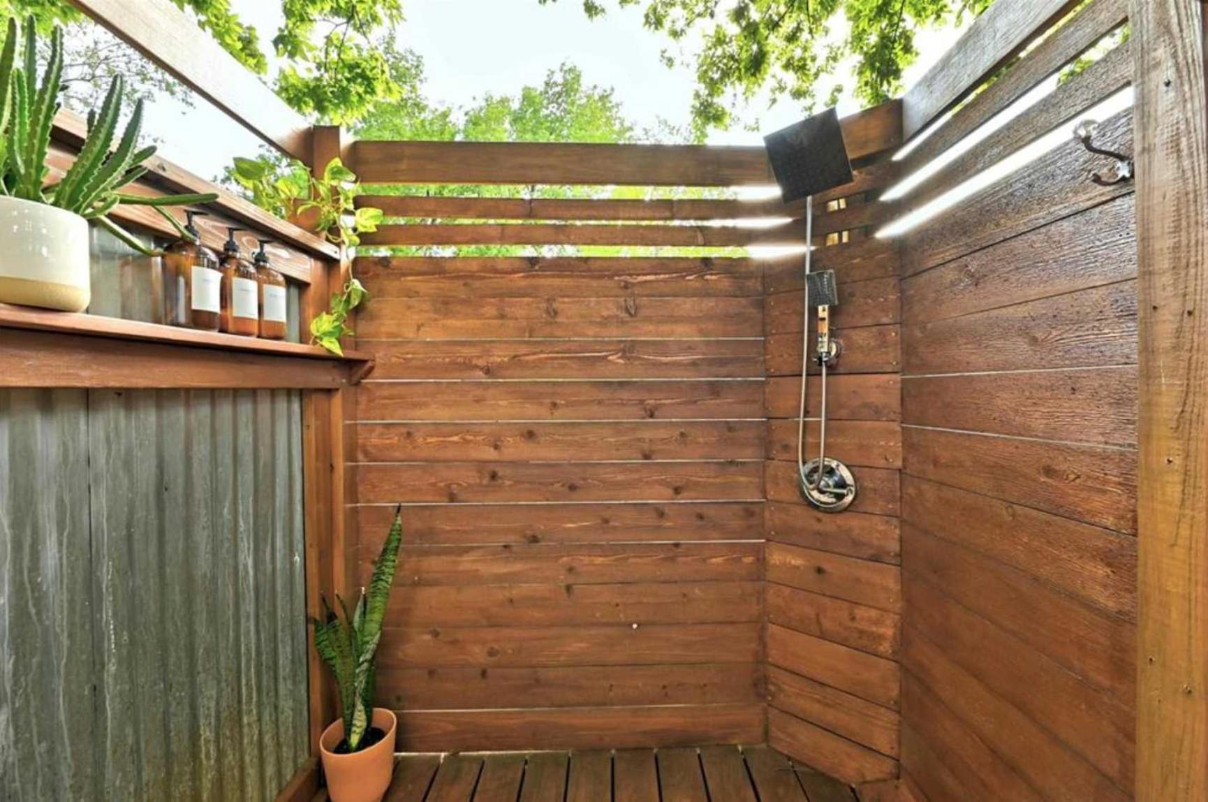 Retro Motorhome - Epic Outdoor Shower And Firepit