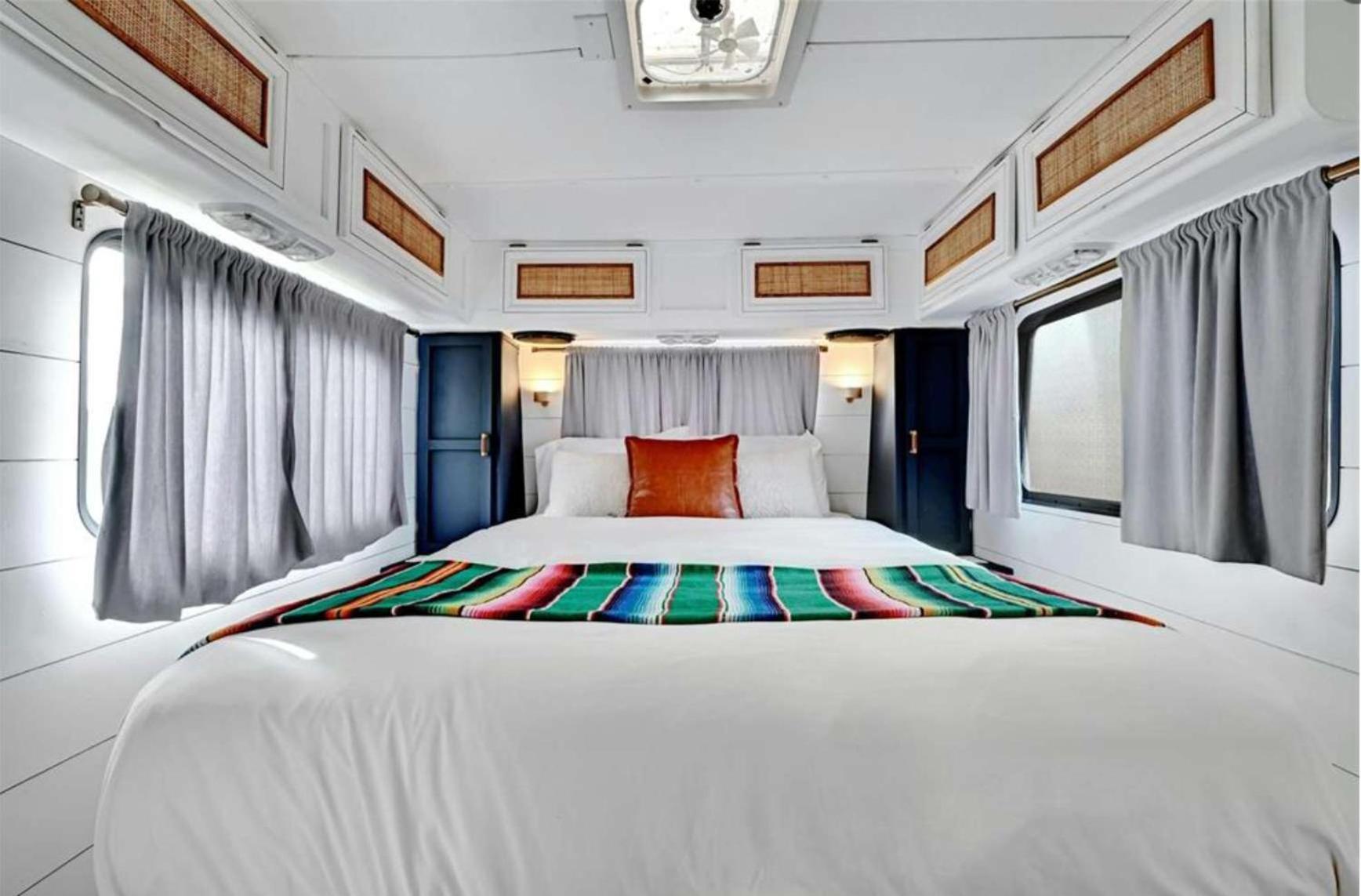 Campsite Retro Motorhome - Epic Outdoor Shower And Firepit