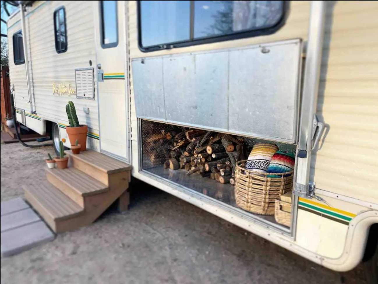 Retro Motorhome - Epic Outdoor Shower And Firepit *