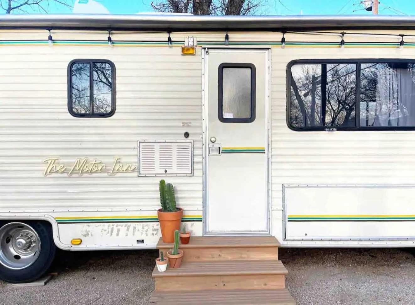 Retro Motorhome - Epic Outdoor Shower And Firepit * Austin