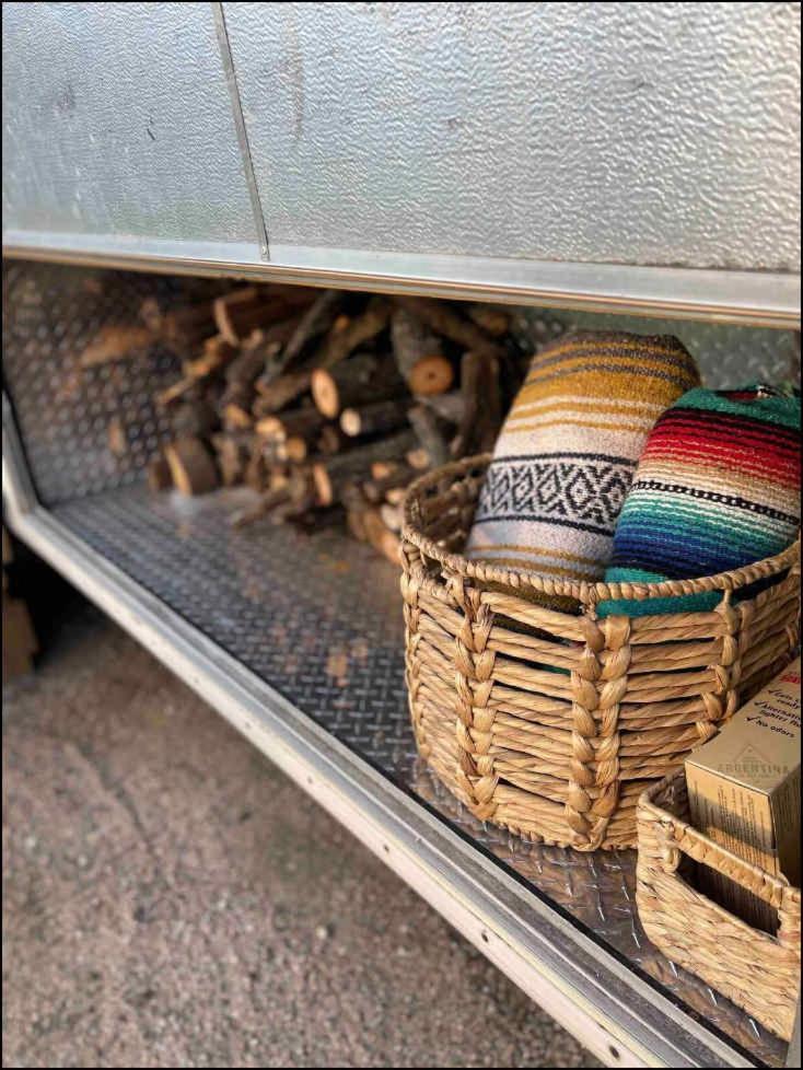 Campsite Retro Motorhome - Epic Outdoor Shower And Firepit