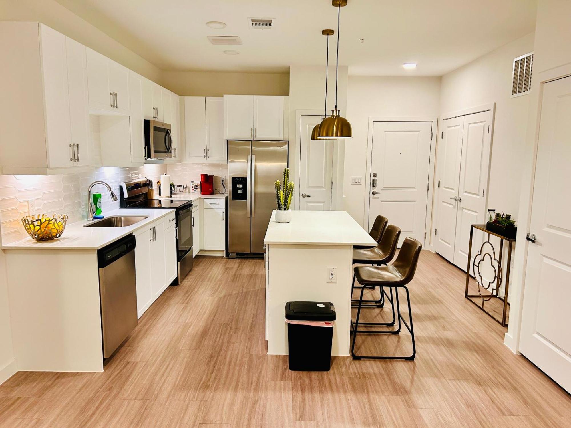 Only With Private Bath In A 2br 15min From Airport And Downtown *