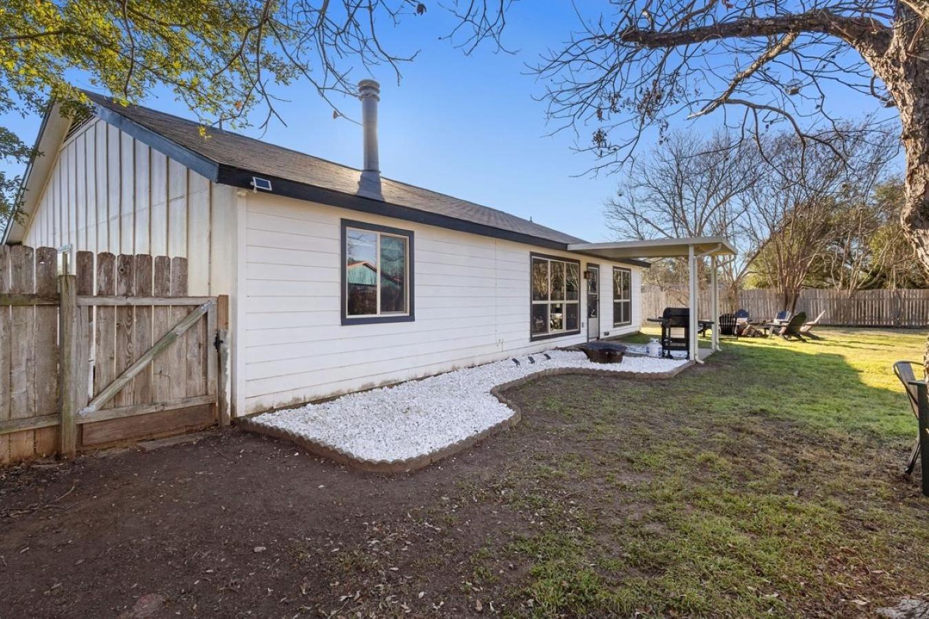 Lux 3br Sleeps 10 Near Q2 With Fire Pit & Bbq