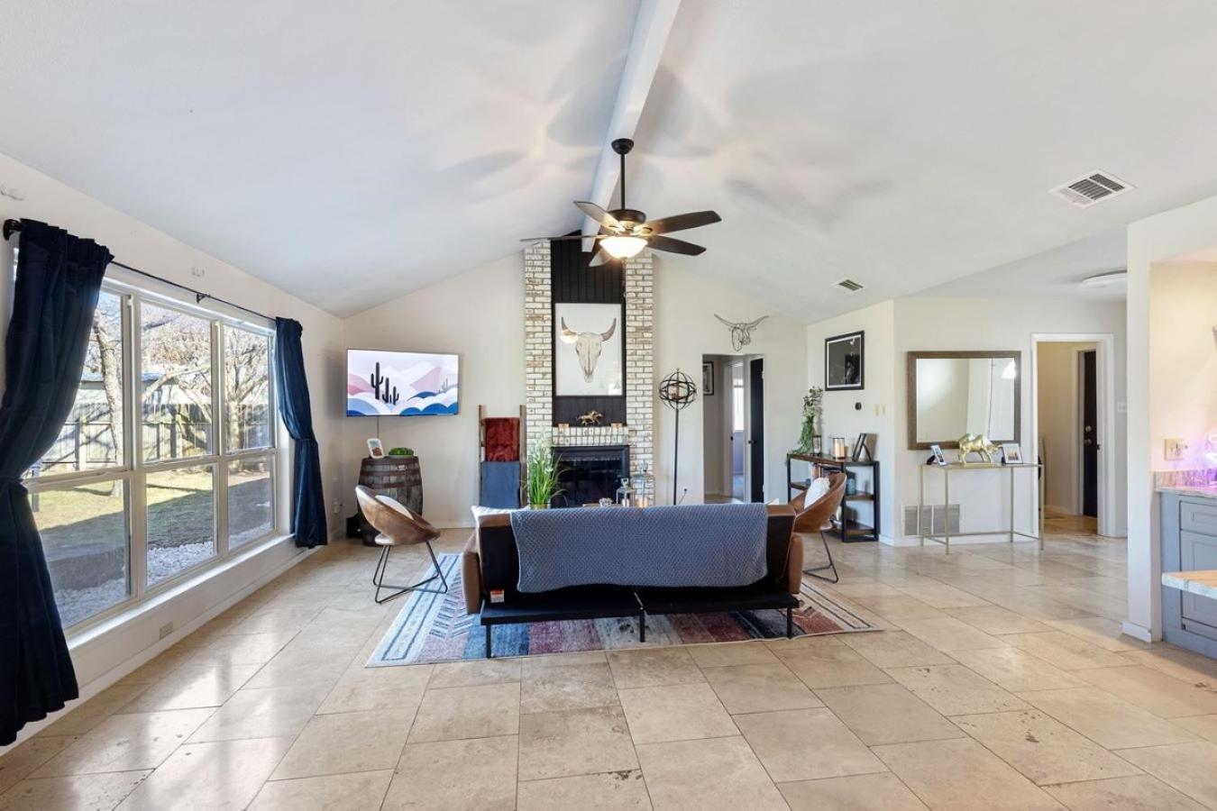 Lux 3br Sleeps 10 Near Q2 With Fire Pit & Bbq