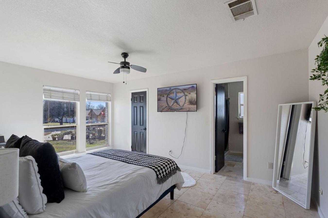 Holiday home Lux 3br Sleeps 10 Near Q2 With Fire Pit & Bbq Austin