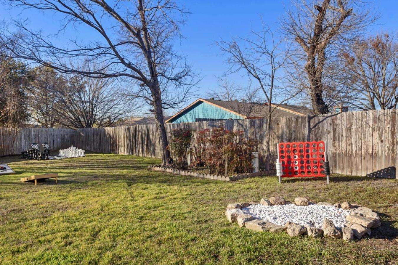 Holiday home Lux 3br Sleeps 10 Near Q2 With Fire Pit & Bbq