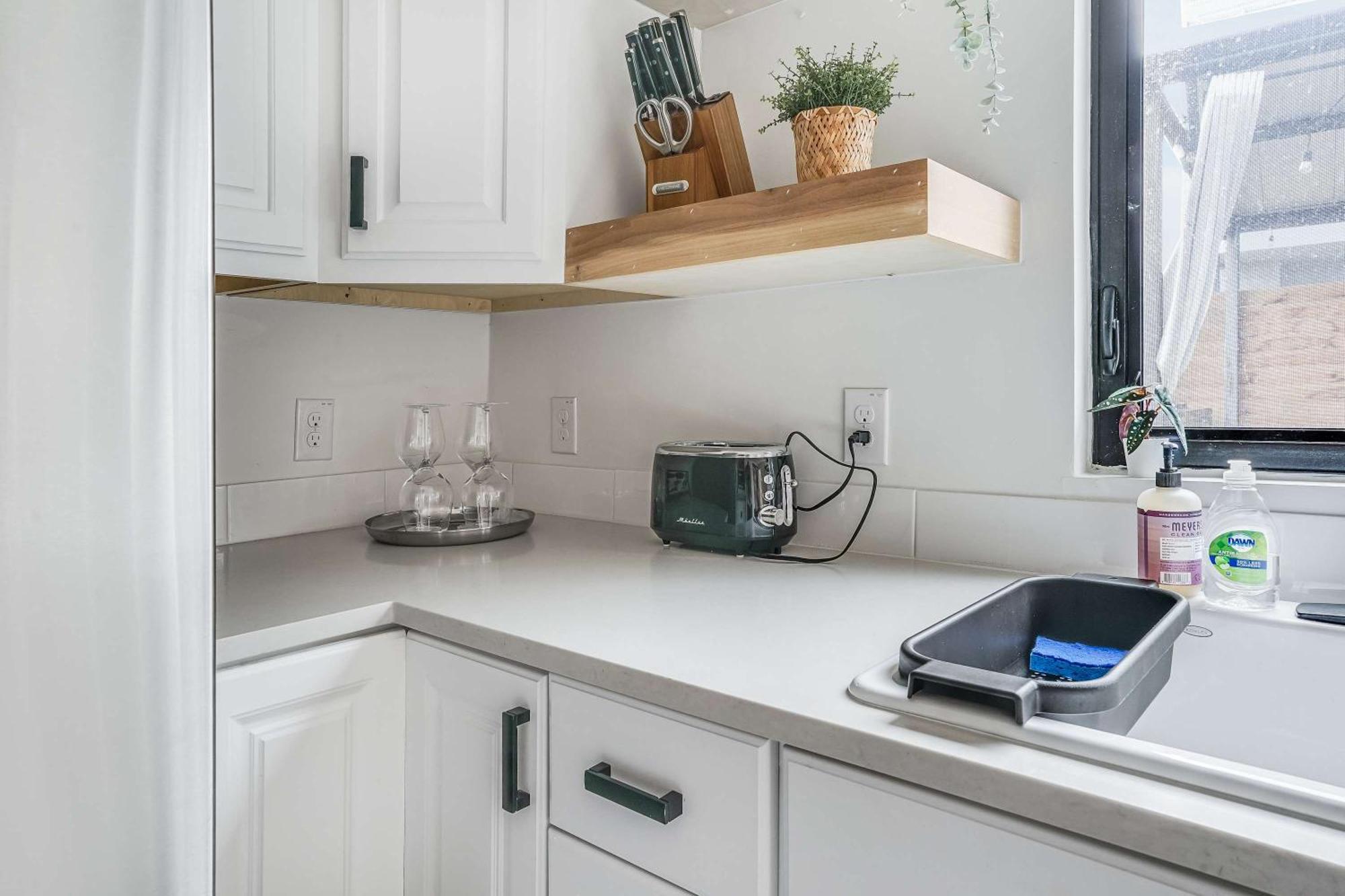 1br Retreat - Private Patio And Huge Soaking Tub Holiday home