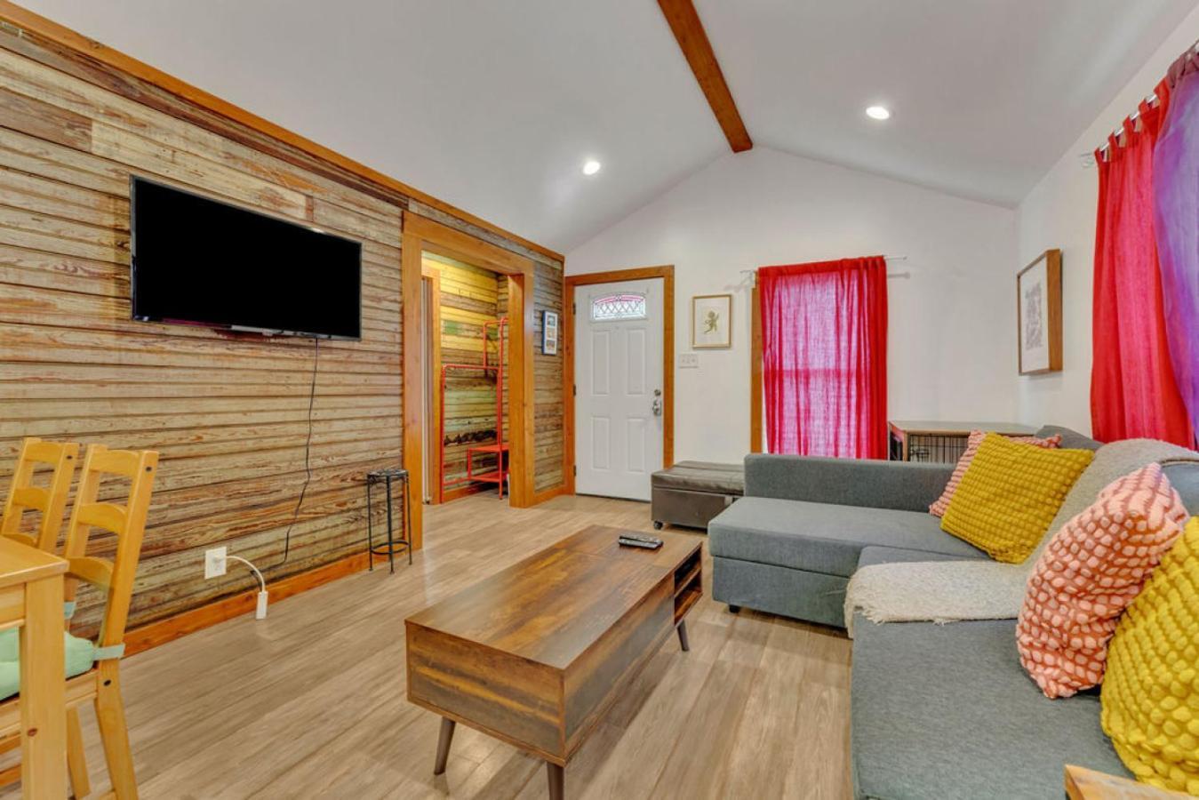 3 Are Better Than 1 Holiday home Austin