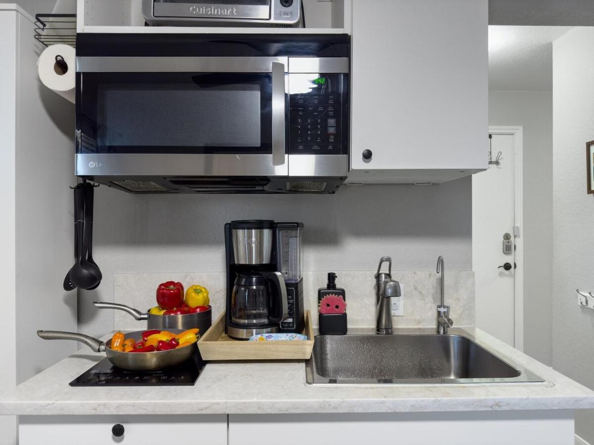 Svens Castle Modern Games 5 Miles To Downtown Atx Holiday home