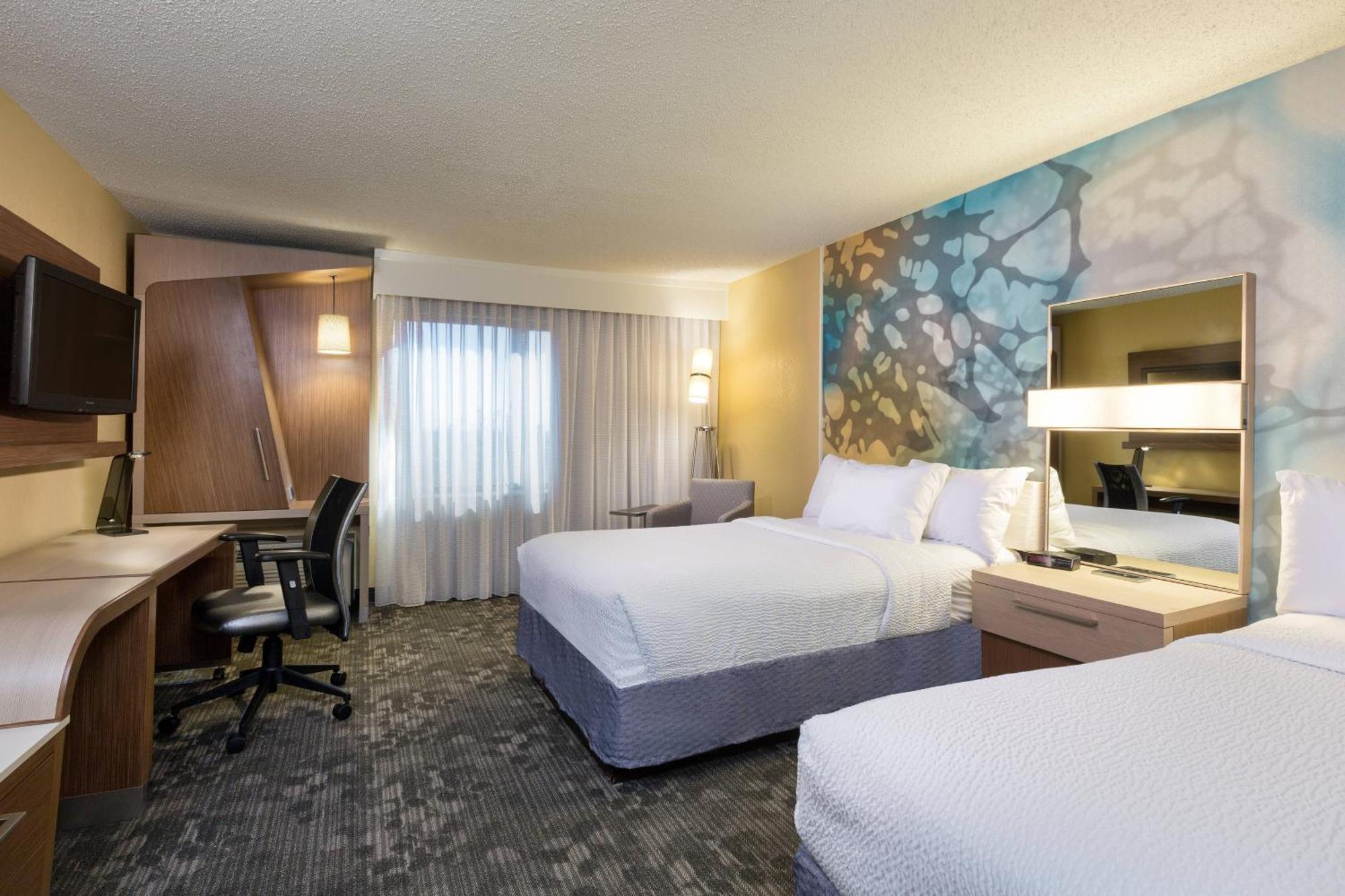 Hotel Courtyard By Marriott The Domain Area 3*