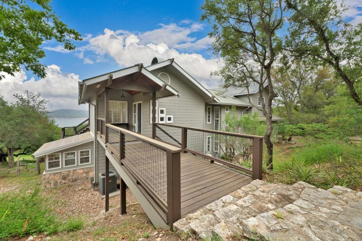 Luxury Travis Retreat, Sleeps 10, Hot Tub & Private Pool Holiday home Austin