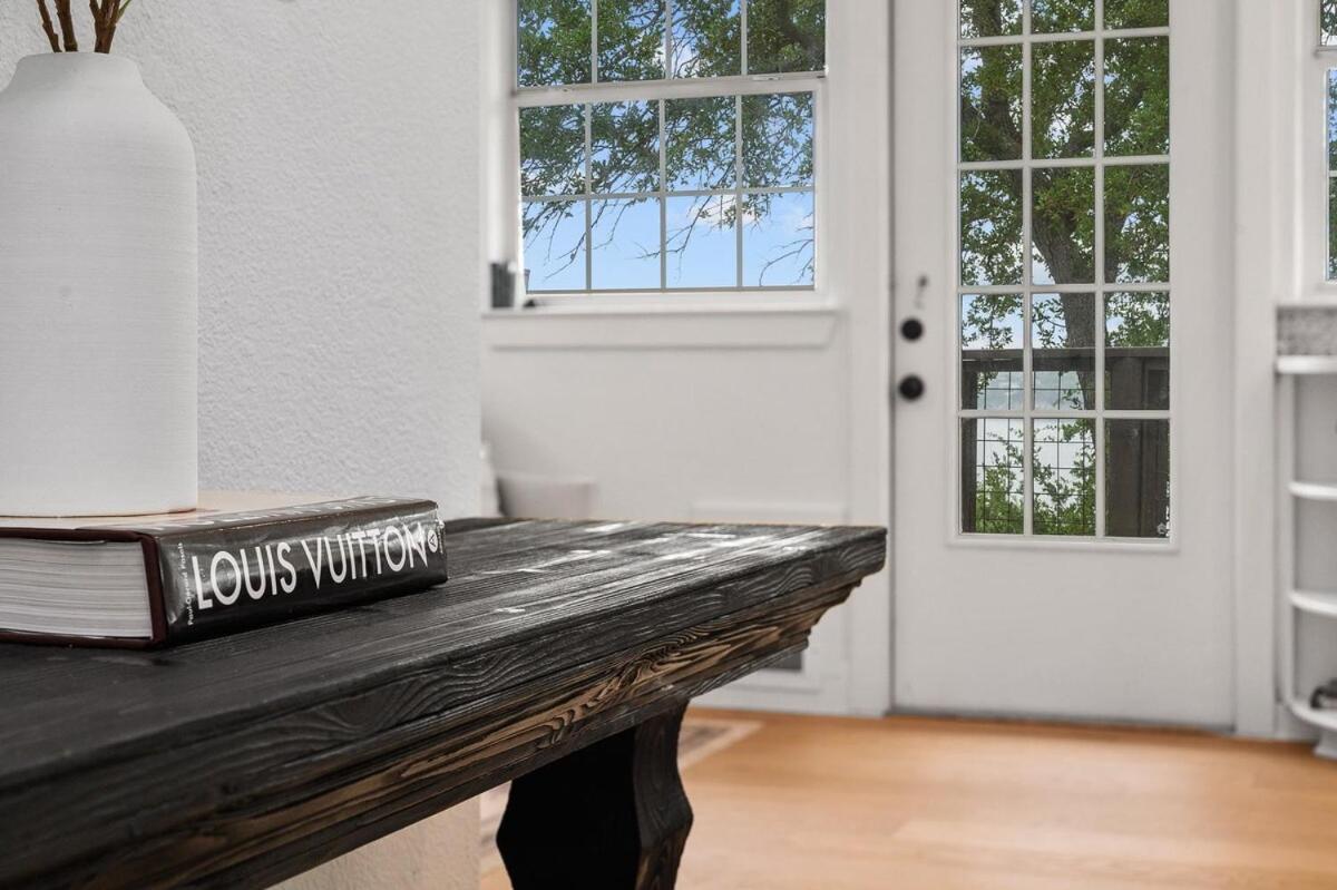 Luxury Travis Retreat, Sleeps 10, Hot Tub & Private Pool * Austin