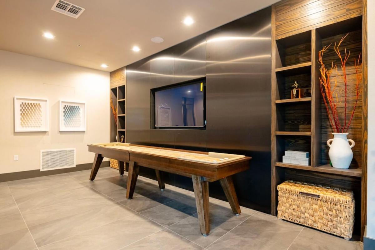 Stylish 2br With Pool, Gym & Views Apartment