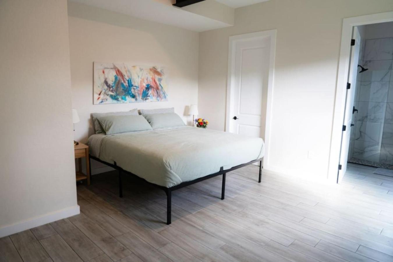 New Build Munson Retreat 3 King Holiday home Austin