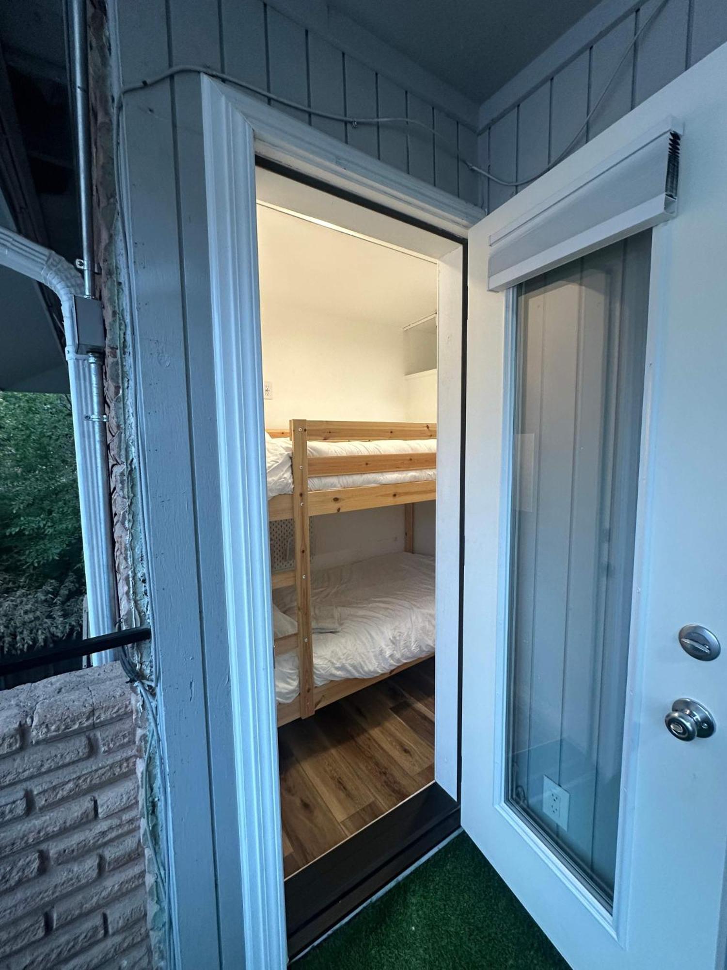 Mixed Gender Shared - Coliving Unit Holiday home