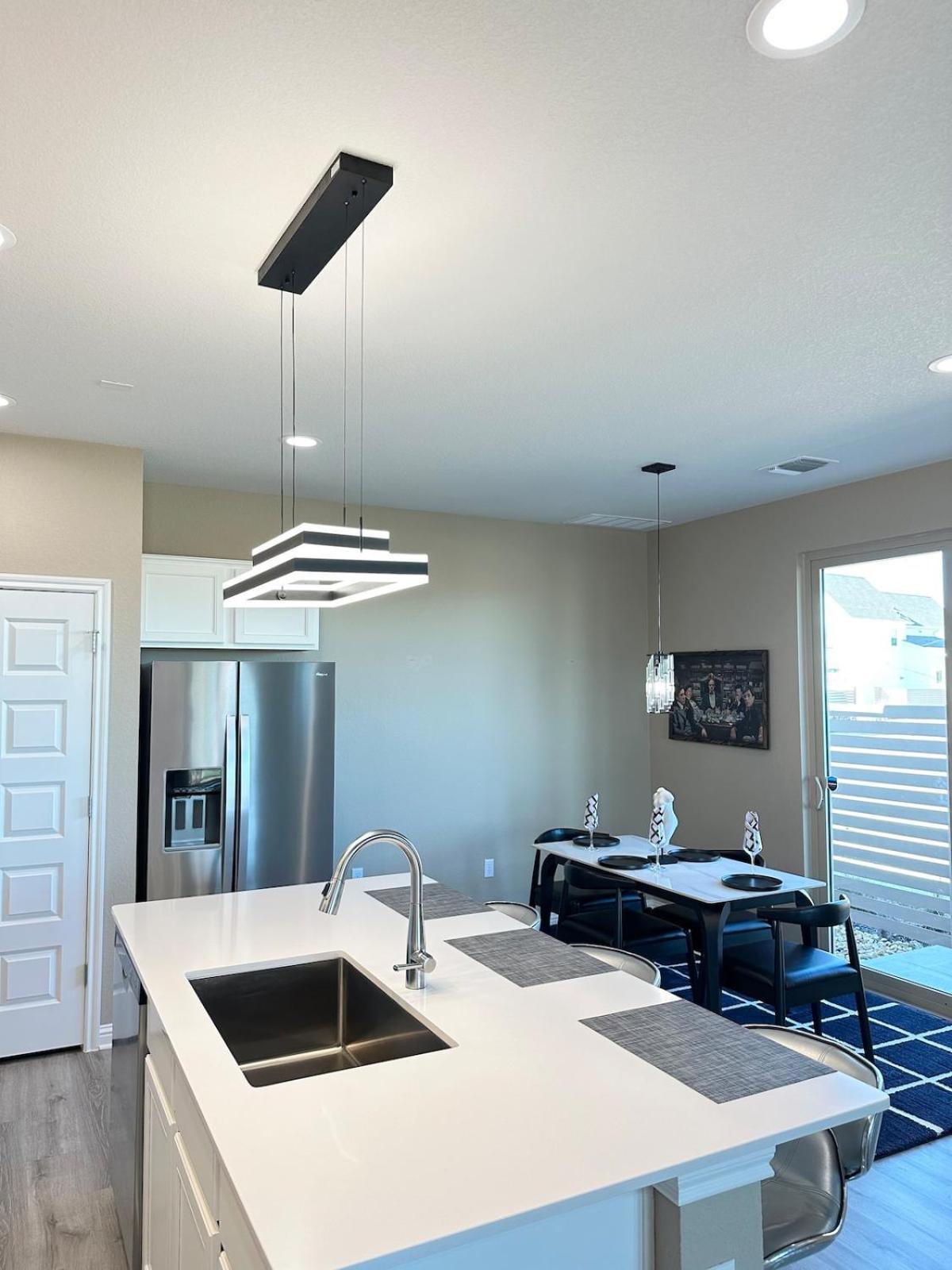 Holiday home Luxury 2st Home, By Airport, Gym, Pool *