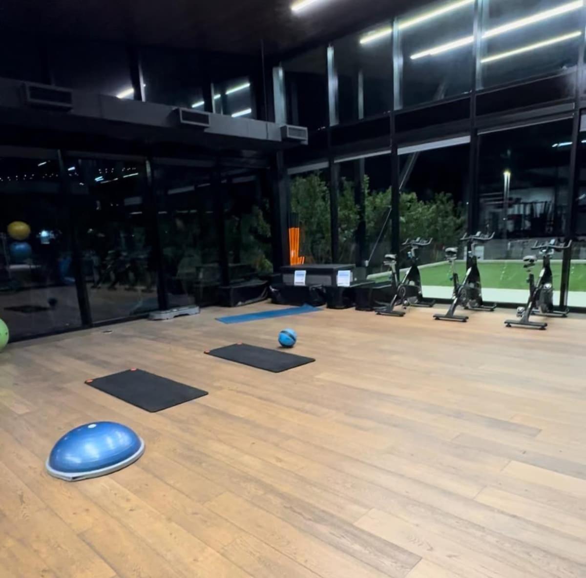 Luxury 2st Home, By Airport, Gym, Pool *