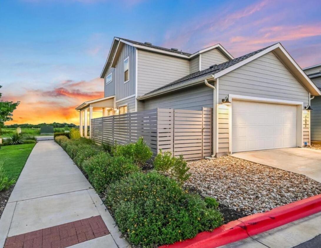 Luxury 2st Home, By Airport, Gym, Pool Austin