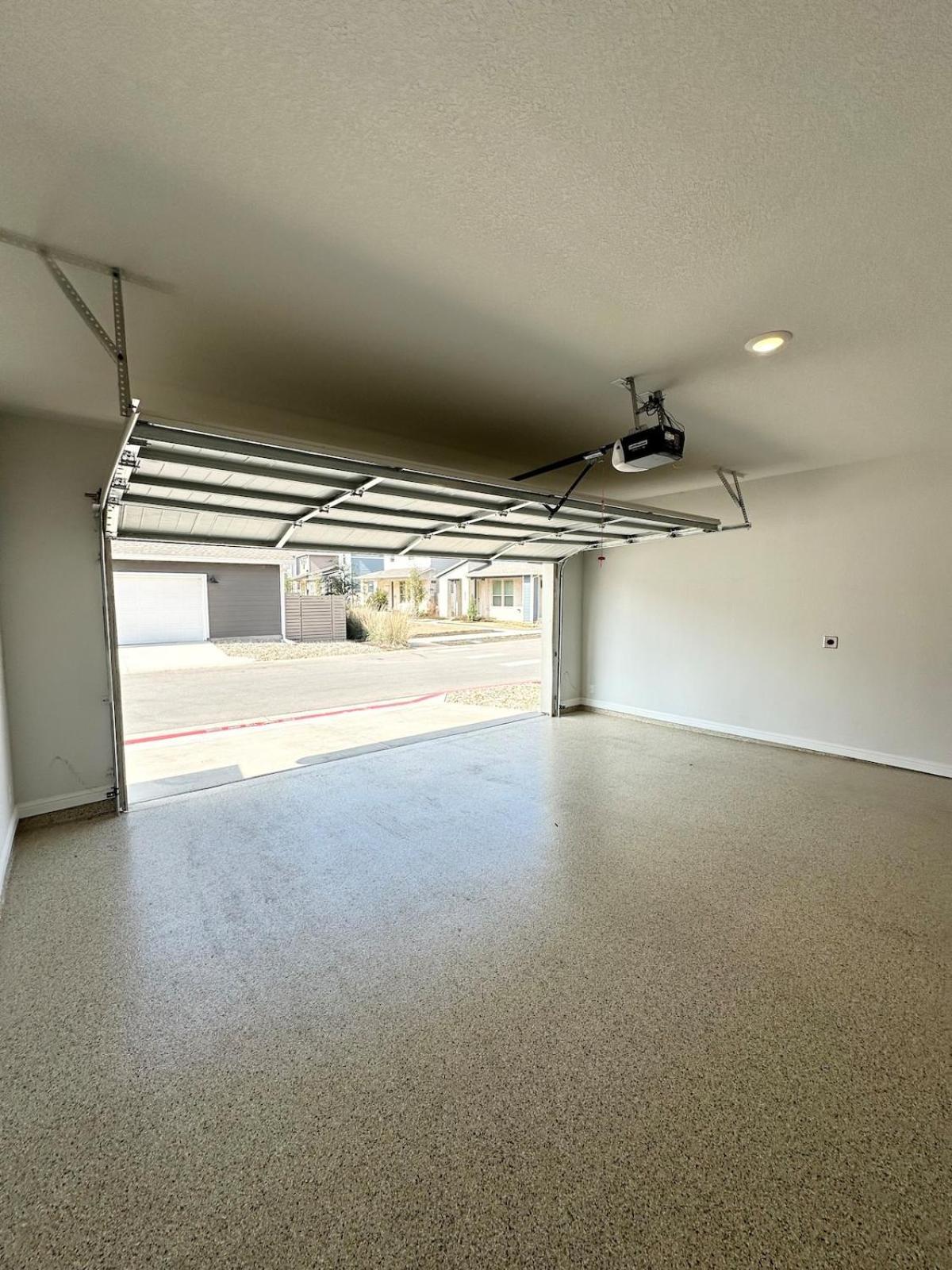 Luxury 2st Home, By Airport, Gym, Pool *