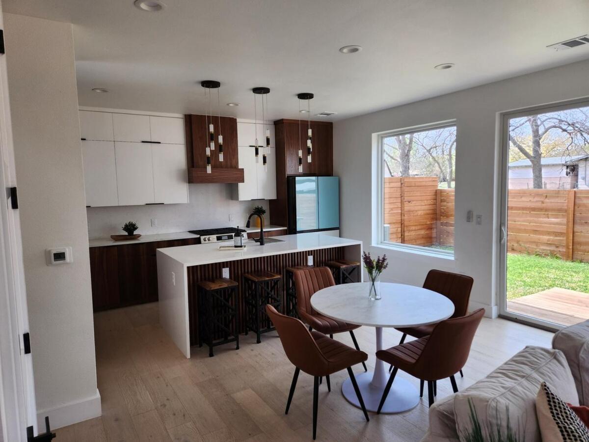 Beautiful And Modern Villa Austin