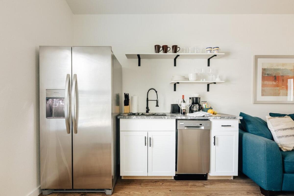 Newbuild 1br2bd1ba By Soco Eateries Big Fenceyard * Austin
