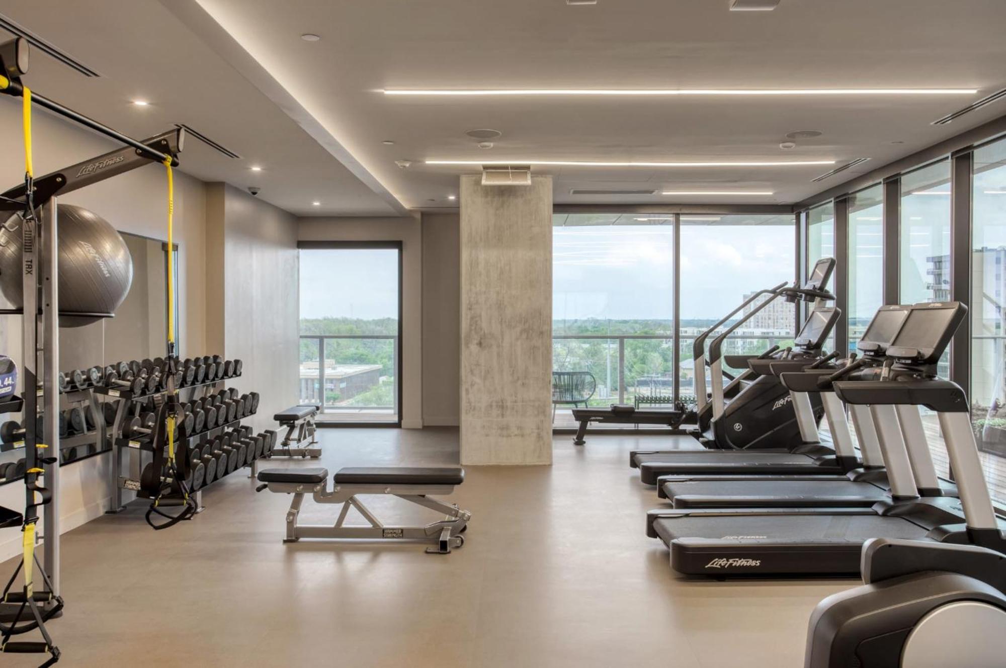 2 In New High Rise Luxe Amenities Rooftop Pool Gymyoga *