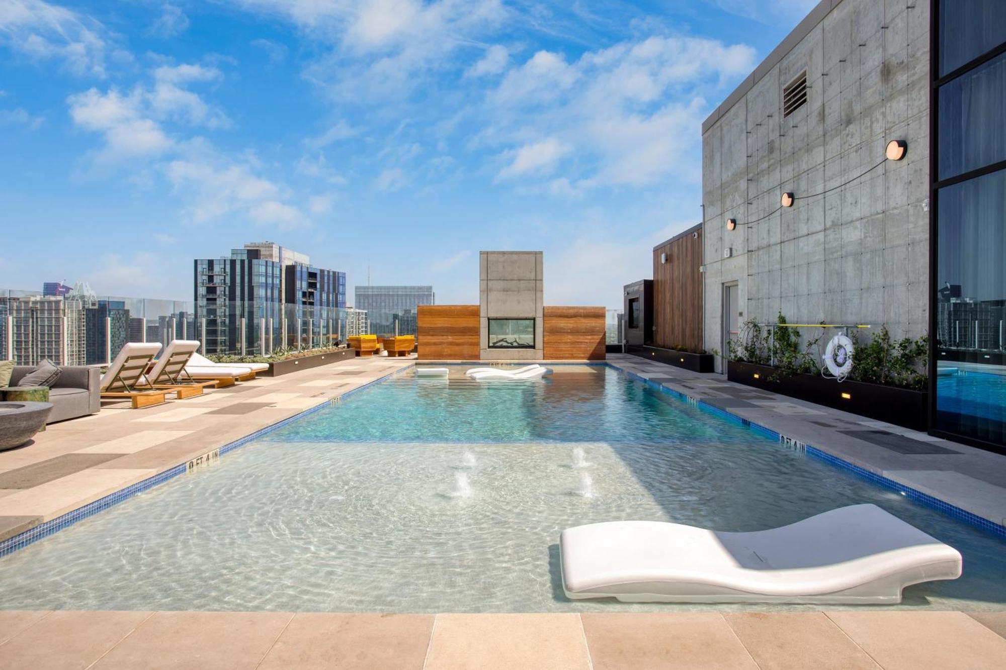 Holiday home 2 In New High Rise Luxe Amenities Rooftop Pool Gymyoga Austin