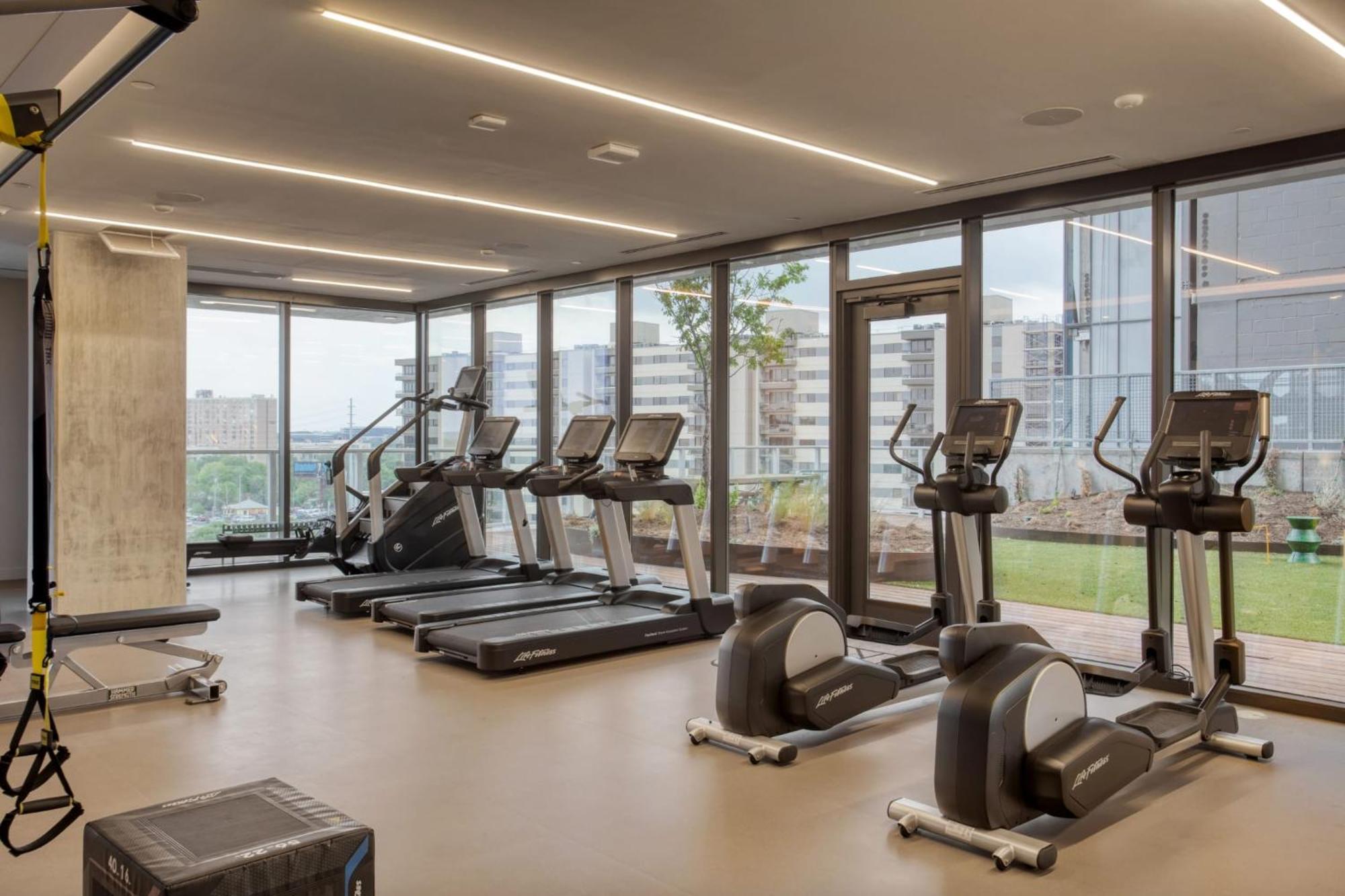 2 In New High Rise Luxe Amenities Rooftop Pool Gymyoga Holiday home Austin