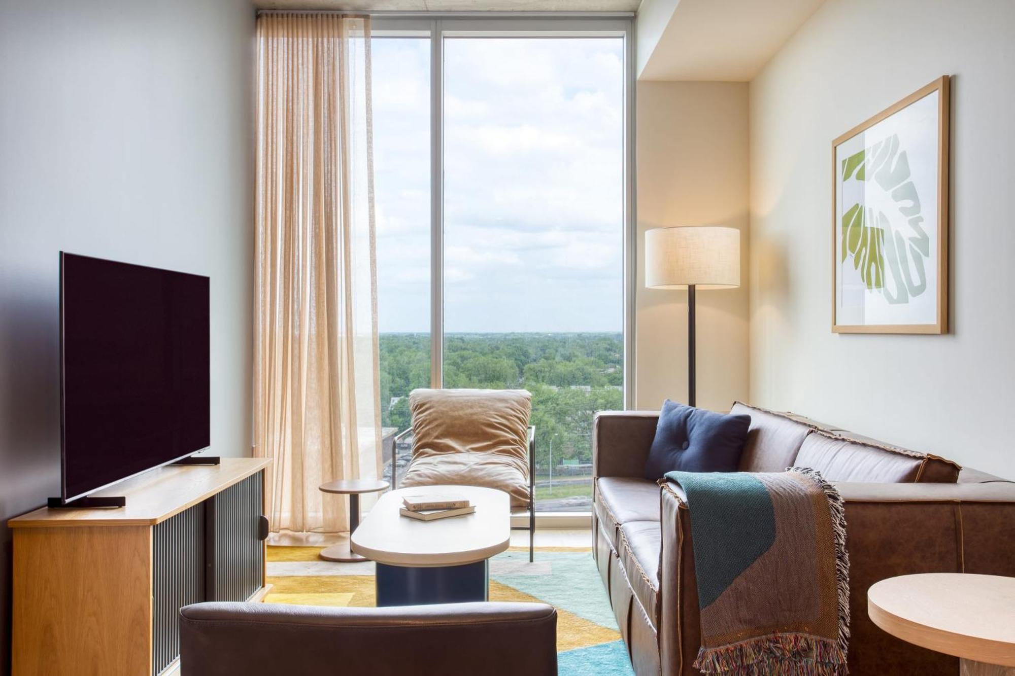 2 In New High Rise Luxe Amenities Rooftop Pool Gymyoga Austin