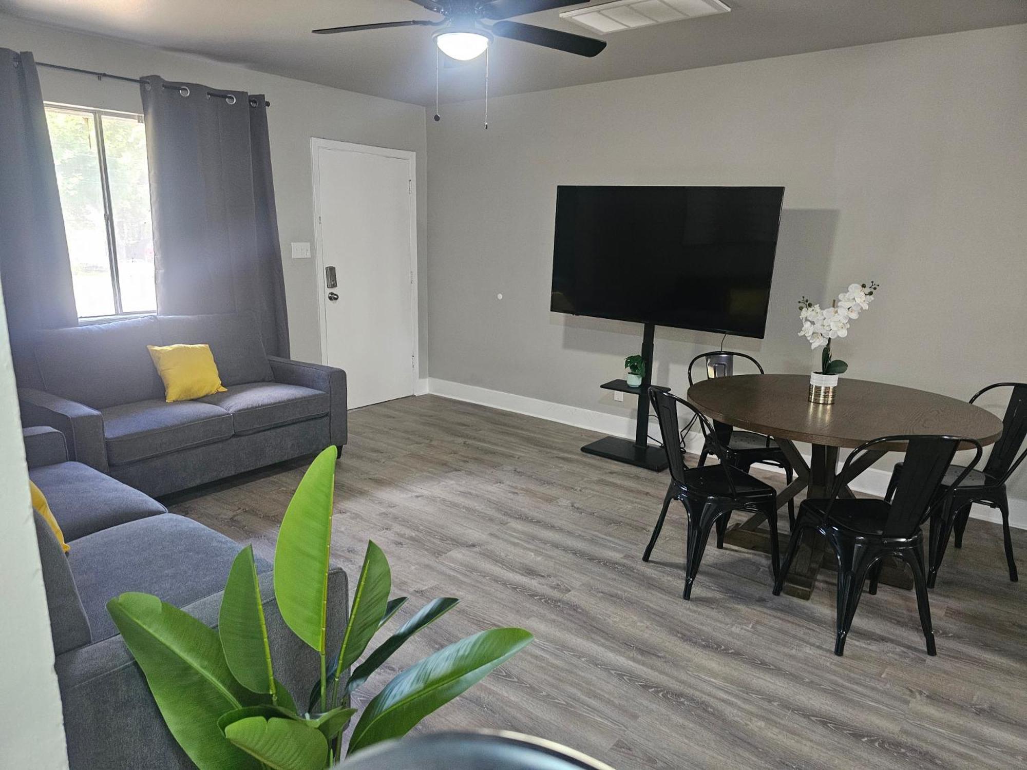 Homey 2br Near Dt&airport *