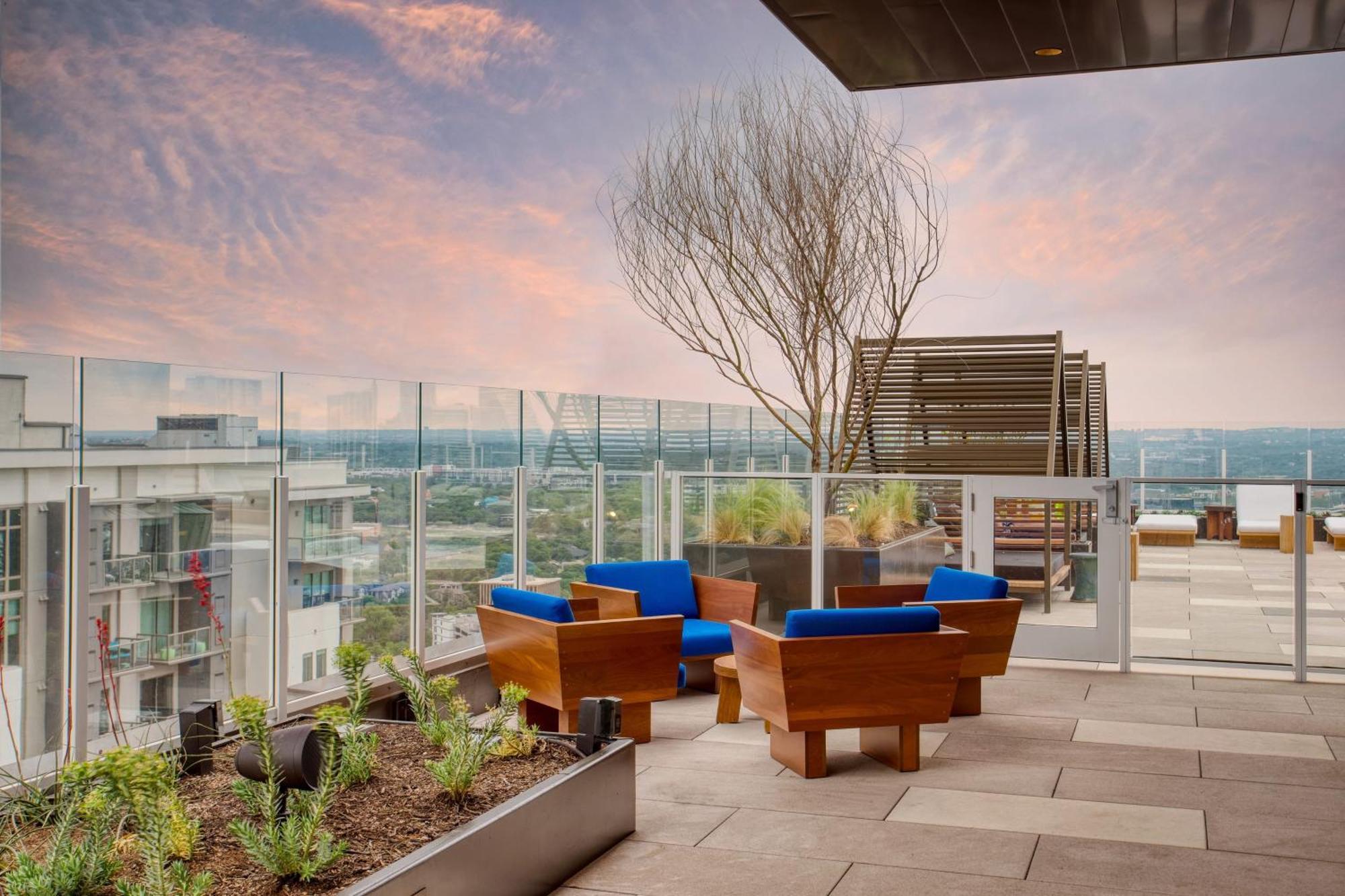 Holiday home 3 Brand New High Rise W Rooftop Pool Gym Yoga