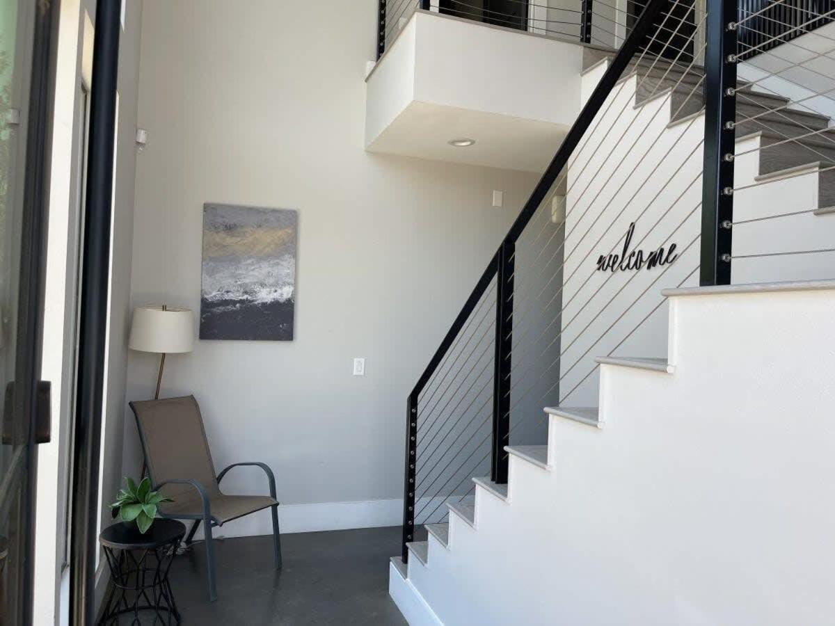 Modern 2-home Oasis W Pool & Hot Tub In Dt