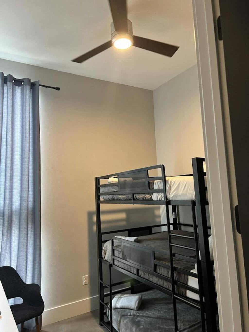 Modern 2-home Oasis W Pool & Hot Tub In Dt