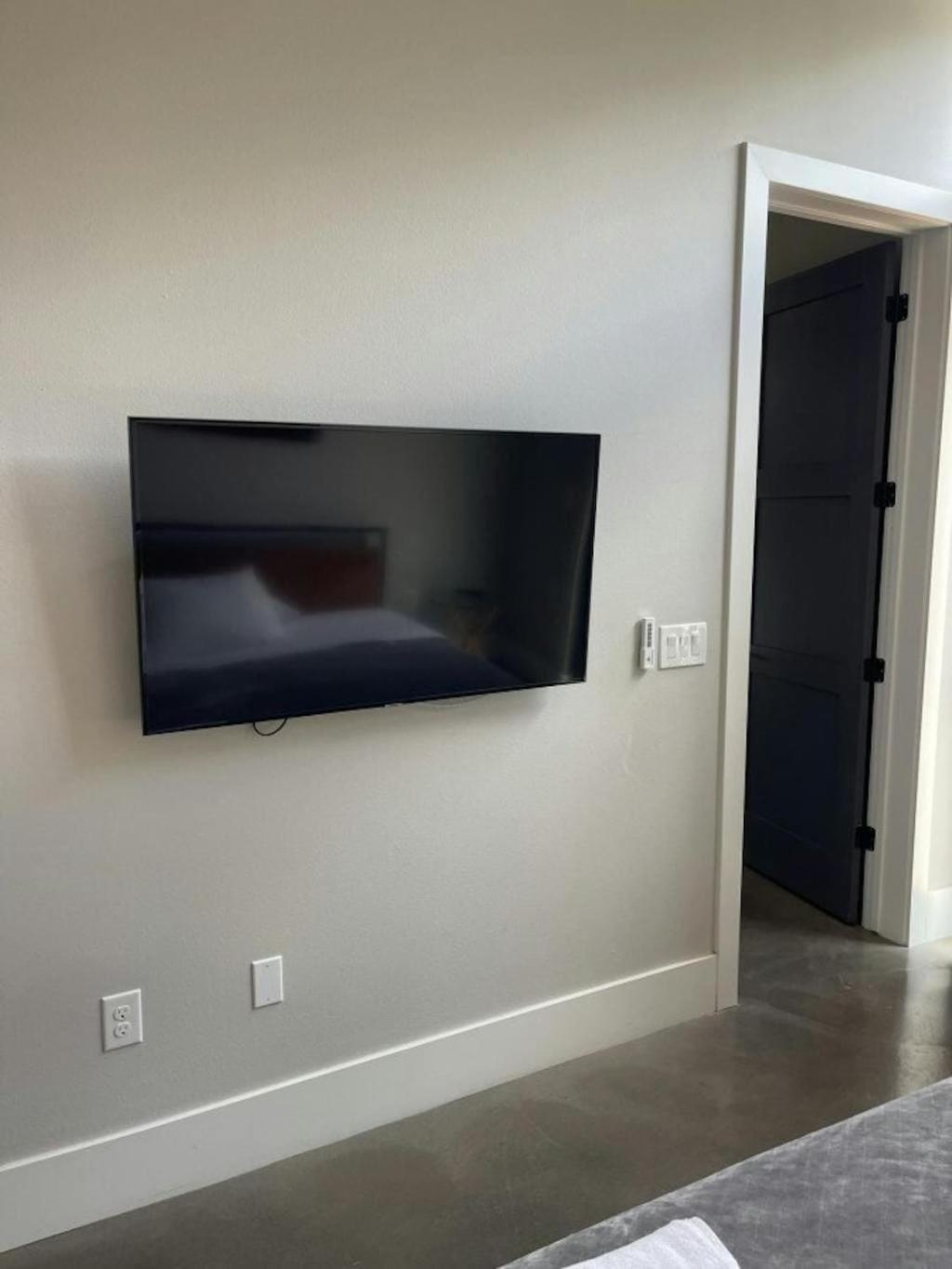 Modern 2-home Oasis W Pool & Hot Tub In Dt Holiday home Austin
