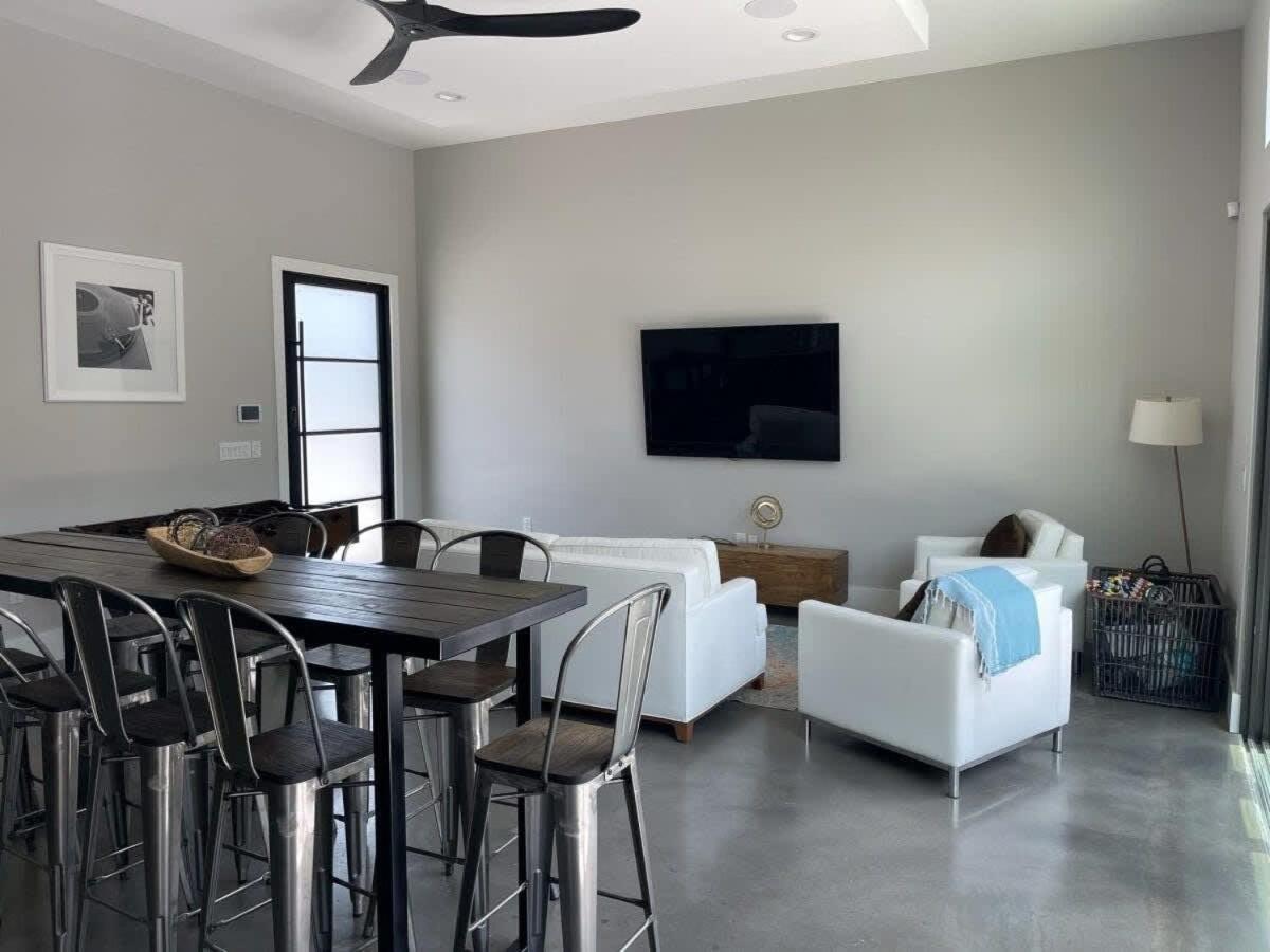 Modern 2-home Oasis W Pool & Hot Tub In Dt *
