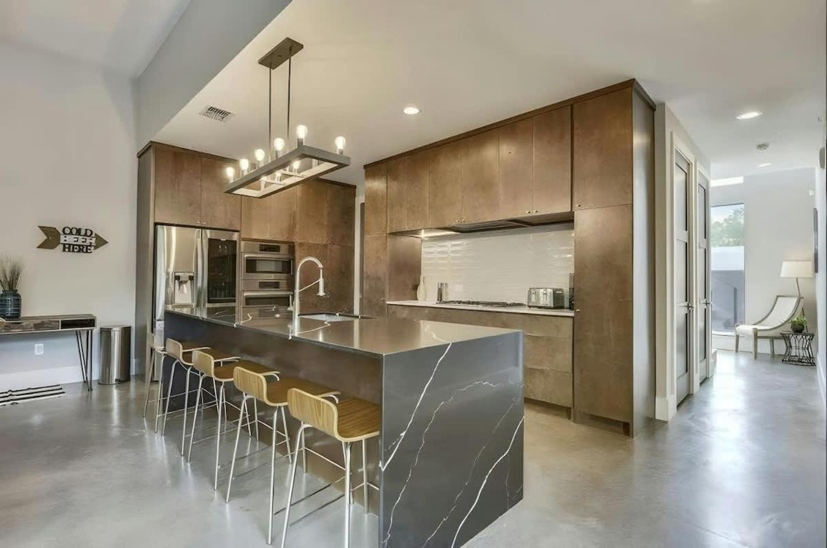 Modern 2-home Oasis W Pool & Hot Tub In Dt Holiday home Austin