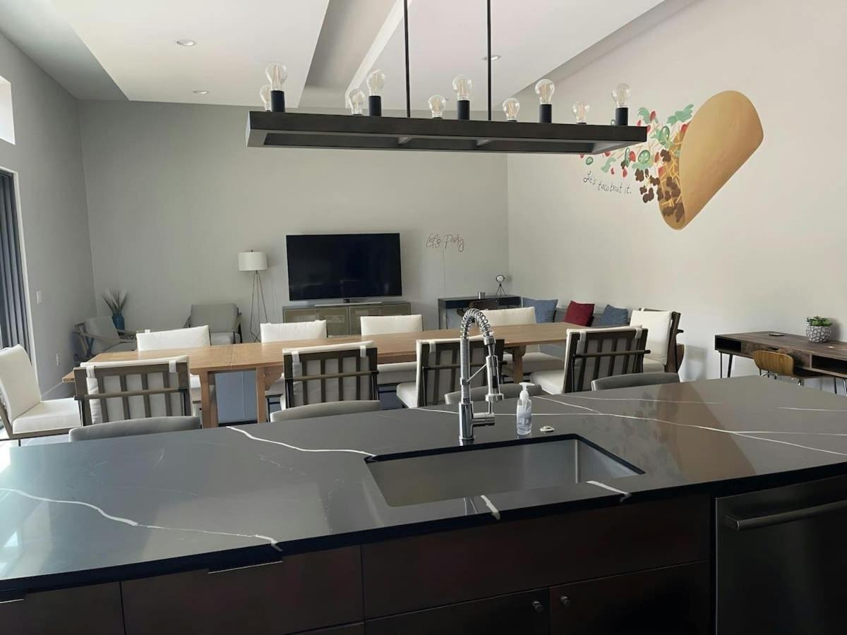 Holiday home Modern 2-home Oasis W Pool & Hot Tub In Dt Austin