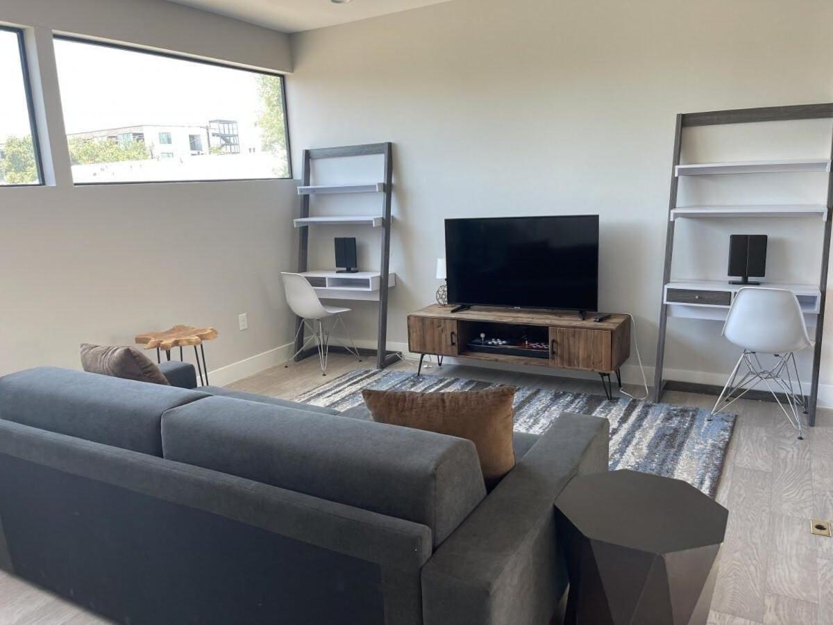Modern 2-home Oasis W Pool & Hot Tub In Dt Holiday home *