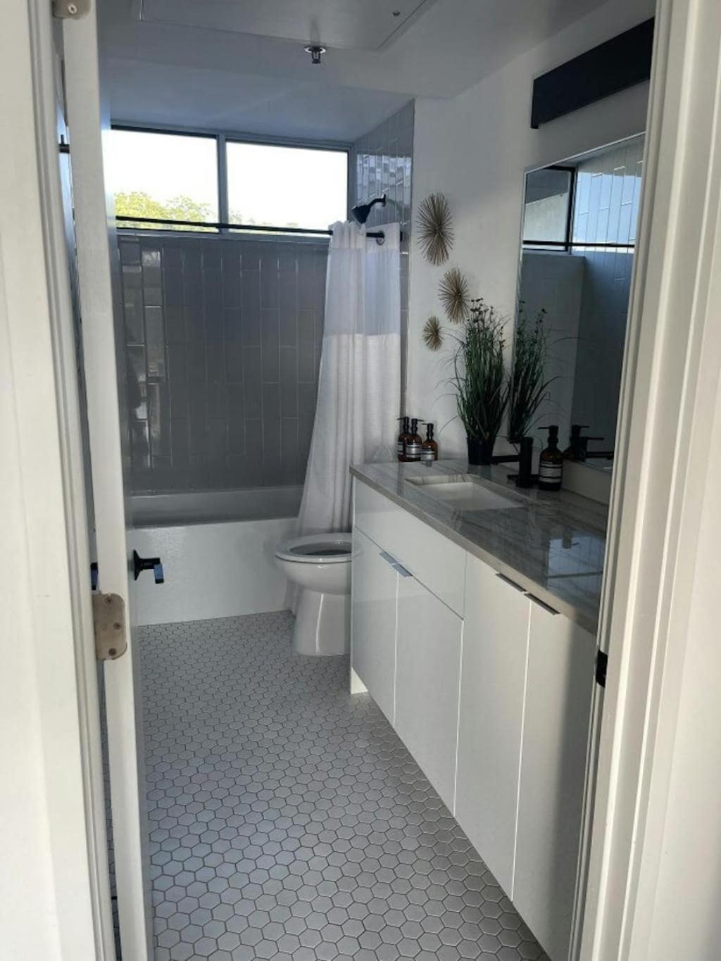 Tailgate Penthouse 2 Blocks From Ut Stadium Apartment