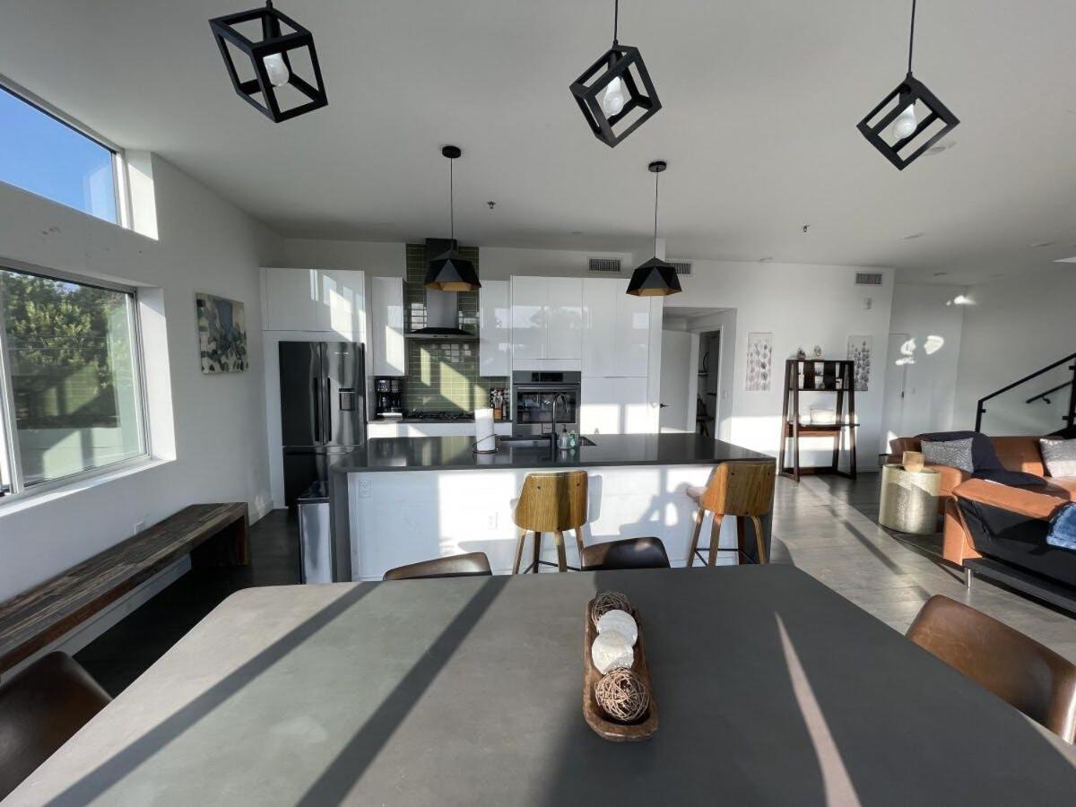 Apartment Game Day Penthouse Steps From Ut Sports *