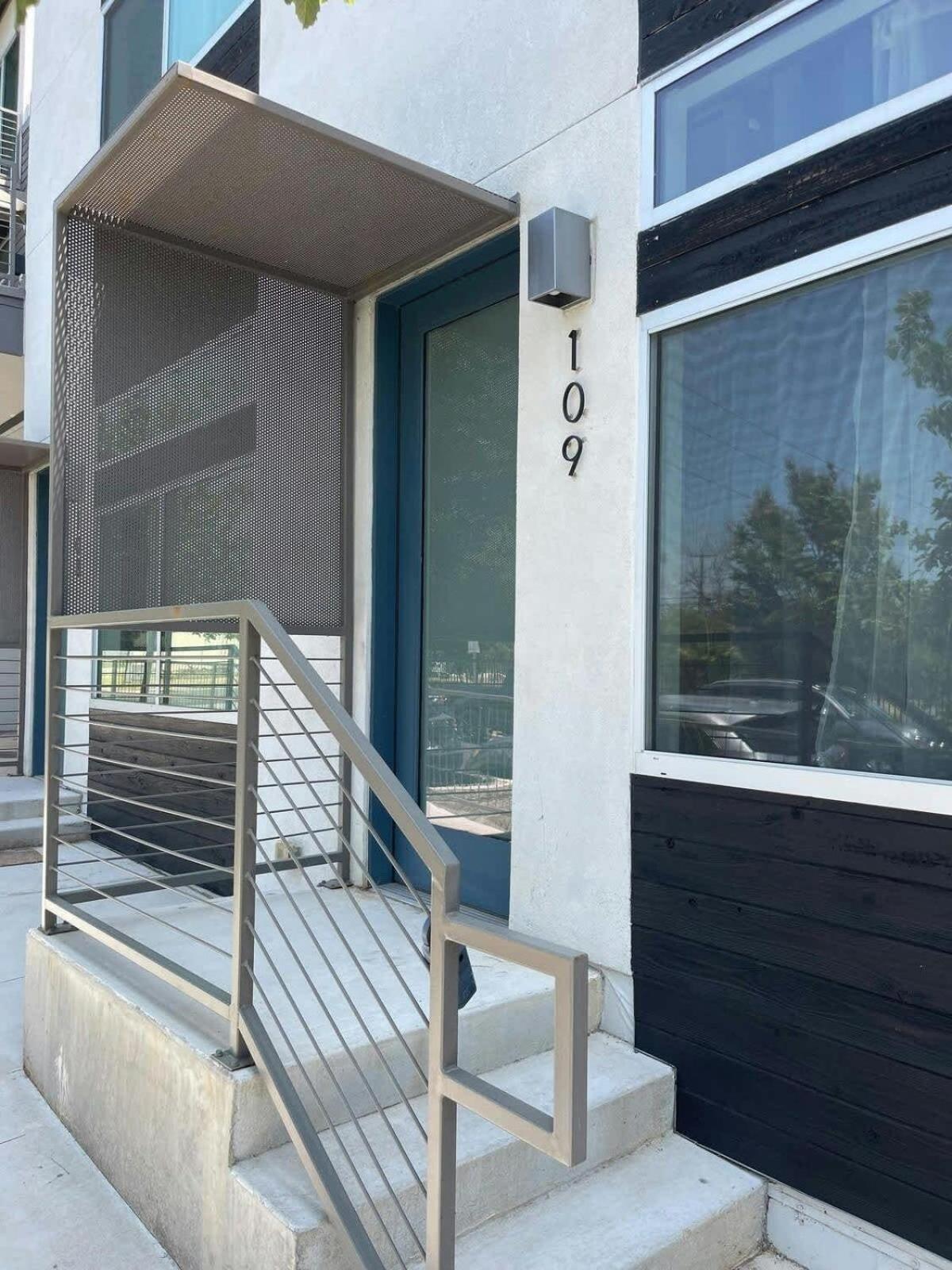 Upscale 2br W Patio, City Views, Walk To Dt Apartment